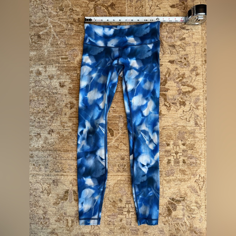 Lululemon Athletica Blue and White Leggings size 4